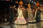Aishwarya Rai Bachchan walks the ramp for Manish Malhotra Show on day 1 of HDIL on 6th Oct 2010 (18).JPG